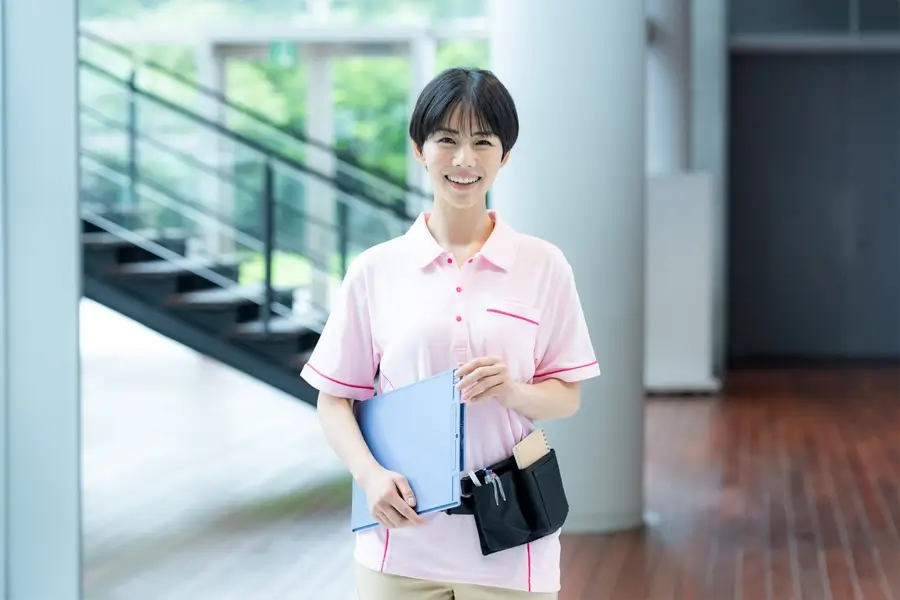 笑顔の女性スタッフ 写真